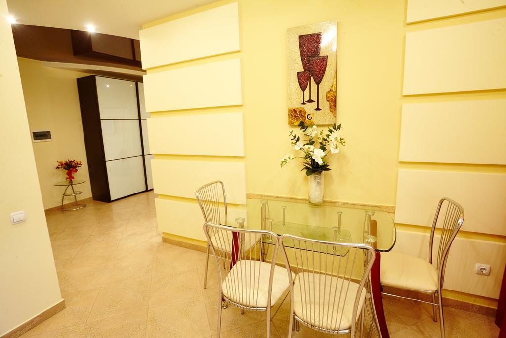 Luxury Apartment In New Building 基希讷乌 外观 照片